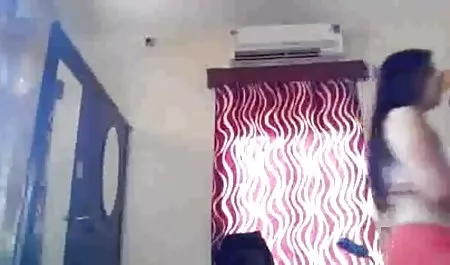 परिपक्व चिकन उसे रोमांटिक सेक्स फिल्म चाहिए वीडियो और मौखिक खेल सिखाता है ।