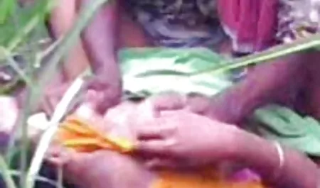 लैंडिंग मार्ग पर स्कूल के सेक्सी फिल्म हिंदी में बीएफ छात्र पैंट धारीदार गया है