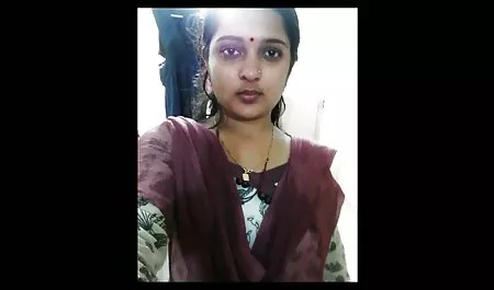 चिकन ऊधम है कि सोफे से फर्श करने के लिए वीडियो पिक्चर सेक्सी आता है