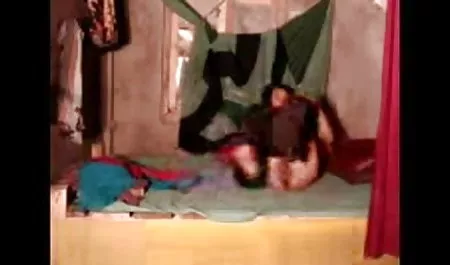 उसके सेक्स वाली फिल्म हिंदी प्रेमी चाट और सेक्स के लिए उसे सज़ा
