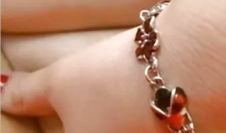 सुबह लड़की रसोई घर में उसकी बेटी शैंपू । वीडियो में सेक्सी चाहिए फिल्म