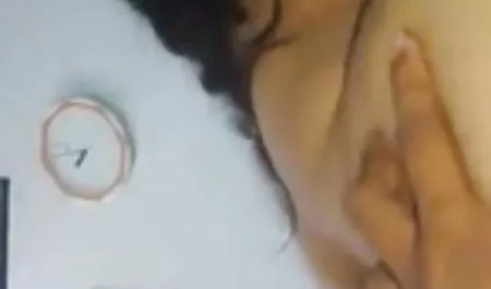 सनस्क्रीन मालिश सनस्क्रीन मालिश हिंदी फिल्म फुल सेक्सी में सुंदर बीबीडब्ल्यू