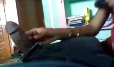 दो सेक्सी लड़कियों को एक जीभ बनाने और उसे एक साथ कमबख्त, एक आदमी हिंदी सेक्सी फिल्म दिखाओ को खुश करने के