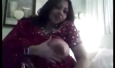 छोटा अपने बेटे पर आराम और उसे एक गहरी जीभ नहीं सेक्स वीडियो पिक्चर फिल्म दिया