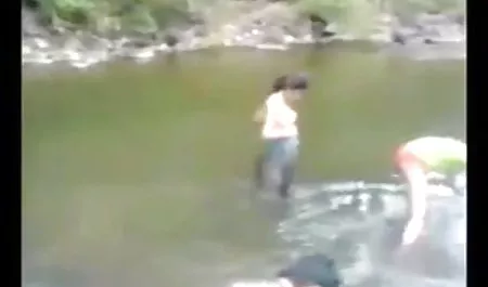 आदमी एक सुंदर श्यामला के बड़े मुंह में अपनी सेक्स सेक्सी फिल्म सेक्सी ओर से रख दिया और पीछे से उसे कमबख्त.