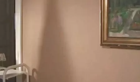 वह एक श्यामला पूरी भावना को बधाई दी सेक्सी बीएफ फिल्म वीडियो में और उसे गधे गड़बड़