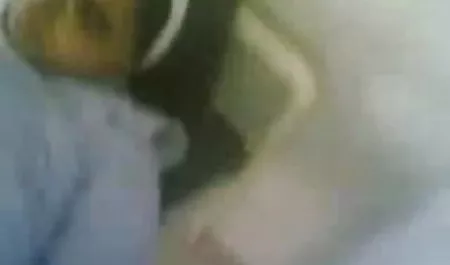 लड़की प्रशिक्षण के सेक्सी वीडियो हिंदी फिल्म दौरान रात में गोली मार दी और जिम में पैसे के लिए बलात्कार किया गया था