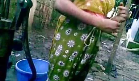 मैं बाथरूम ट्रिपल सेक्सी हिंदी फिल्म में रोया और धोया