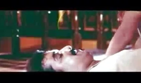 वेब कैमरा के आदमी के सामने कमबख्त बिल्ली में उसकी पत्नी फिल्म हिंदी में सेक्सी सह बनाता है