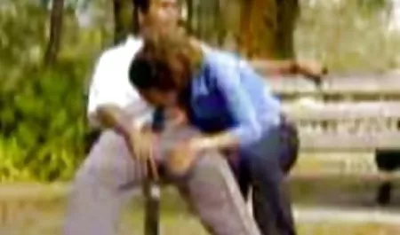 उनके मुँह के साथ ग्राहक हिंदी सेक्सी फिल्म हिंदी सेक्सी फिल्म की सेवा आवारा लड़की