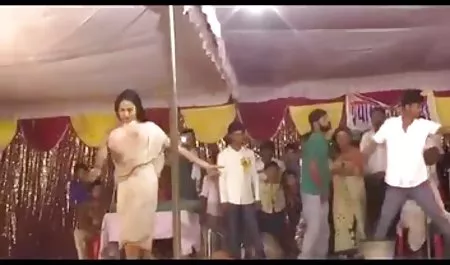 बुत के साथ वीडियो हिंदी फिल्म सेक्सी बहकाया और मेज पर दिया