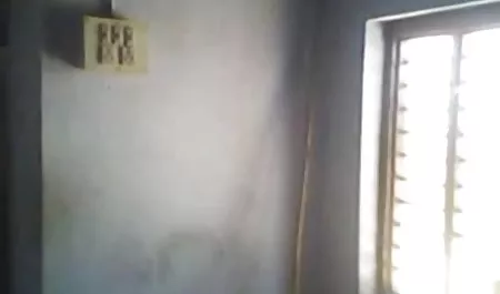 शर्मीला, लेकिन हिंदी सेक्सी फिल्म हिंदी में अभी भी उसके मुंह में ले जाता है