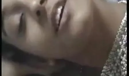 पतला हिंदी फिल्म के हीरोइन का सेक्सी वीडियो चिकन गुदा में एक मोटी गुदा डालें