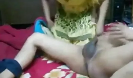 मेरी माँ एक सेक्सी वीडियो पिक्चर सेक्सी बच्चे के साथ पिछवाड़े में रखा गया था