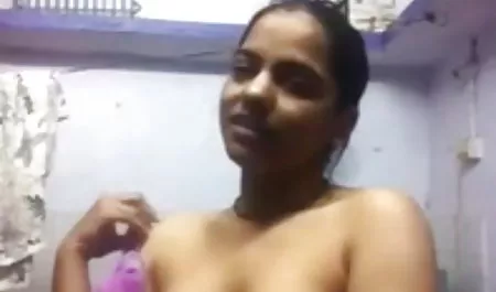 मैं पोशाक का मूल्यांकन और उसे बिस्तर पर खींचें करने के सेक्सी वीडियो हिंदी फिल्म लिए आदमी से पूछा