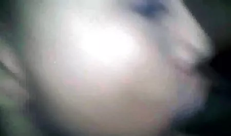 एमआईएलए मुर्गा पर छात्रों सेक्सी वीडियो फिल्म भेज
