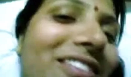 बहन की सेक्स फिल्म भेजो जीभ