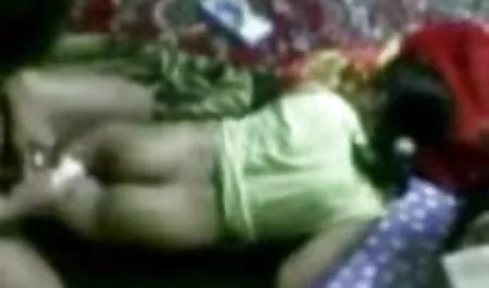 सौंदर्य एक अच्छा आदमी के साथ धारीदार सेक्सी हिन्दी फिल्म मोजे में था