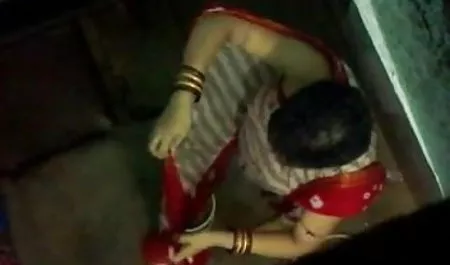 गोरा गोरा फिल्म सेक्सी फिल्म वीडियो में 2 त्रिगुट करने का भंडाफोड़ किया