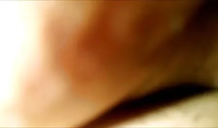 वह एक सेक्सी लड़की एक मालिश देता है हिंदी सेक्सी फिल्म सेक्स और खींचती है