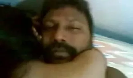 बस स्टॉप पर बैठक सेक्सी फिल्म चलना चाहिए