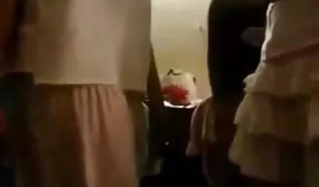 एक सेक्सी फिल्म हिंदी वीडियो में महान गुदा के साथ बुच उसके पैरों के नीचे उसके हाथ हो जाता है और उसे प्यार करता है