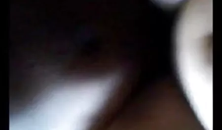 नायलॉन मोज़ा के माध्यम से चूसा और मोज़ा में 2 साल की सेक्सी फिल्म बंधे