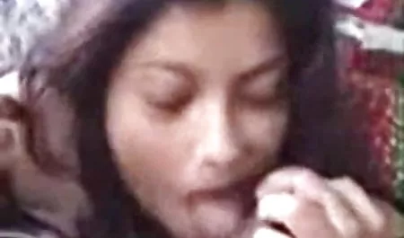 तो चूसा और ब्लू सेक्सी हिंदी मुँह करने के लिए सह देता है