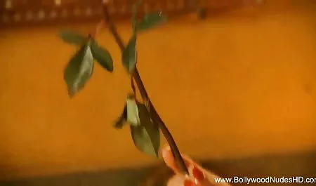 स्लिम सेक्स सेक्स पिक्चर वीडियो में लाल उसके शरीर से पता चला