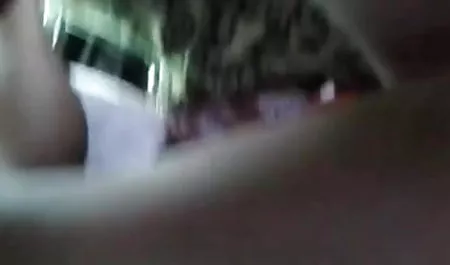 एक दोस्त के अनुरोध हिंदी सेक्सी फिल्म दिखाओ पर, लड़की दोनों छेद ले लिया