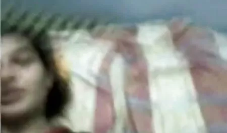 आदमी अपनी सेक्सी फिल्म हिंदी में बीएफ प्यारी महिला को बढ़ाने का फैसला किया