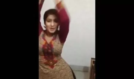 वर्जिन लॉकर कमरे में एक स्विमिंग सूट पहनने की हिंदी फिल्मों का सेक्स कोशिश करता है