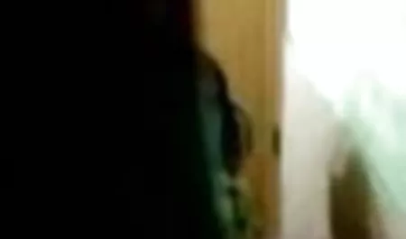 नशे में युगल हर किसी के सामने हिंदी वीडियो सेक्स फिल्म सोफे पर सेक्स किया था
