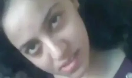 व्यस्त लड़की उसके नृत्य और बिस्तर में झूठ सेक्सी वीडियो फुल मूवी बोल पाया