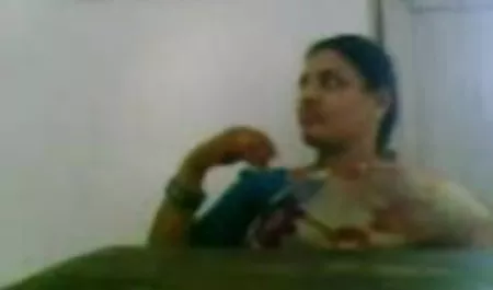 जवान आदमी उसकी लड़की बंधे और उसे छेद में मजबूती से धोखा ब्लू सेक्सी वाली फिल्म दिया