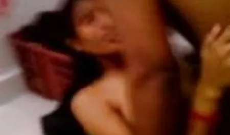 सुनहरे बालों वाली गधा मुर्गा पर बैठता है सेक्सी वीडियो फुल फिल्म