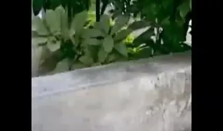 अजीब आदमी लगाए एक सुनहरे बालों हॉलीवुड हिंदी सेक्स फिल्म वाली लड़की है