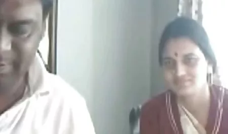 वह हिंदी सेक्सी वीडियो मूवी उसे तन से पता चला है और उसे बिल्ली में मिठाई डूब गया
