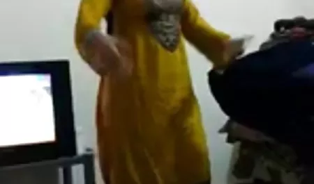 उसके सेक्स मूवी हिंदी इंग्लिश शिश्न और वसा कास्टिंग पर पिछवाड़े में युवा लड़की