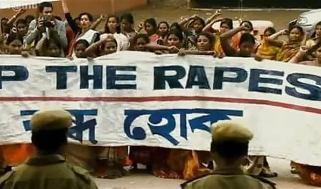पतला श्यामला एक कुर्सी में पूरी सेक्सी फिल्म masturbates