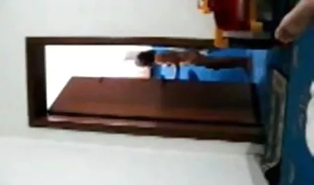 मास्टर सेक्स सेक्स सेक्स फिल्म वीडियो में फोन कॉल के साथ युवा कट्टर गृहिणी