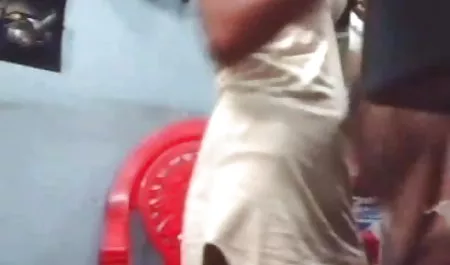 मासूम हरकतों हाथ पिछवाड़े हिंदी में सेक्सी मूवी फिल्म में कमबख्त के साथ समाप्त हो गया