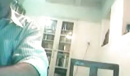 पड़ोसी लीना मुझे एक सेक्सी पिक्चर दिखाइए दोस्त देता है