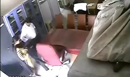 एक निजी चैट सेक्स हिंदी फुल मूवी रूम में शोर के साथ तीन कामोत्ताप